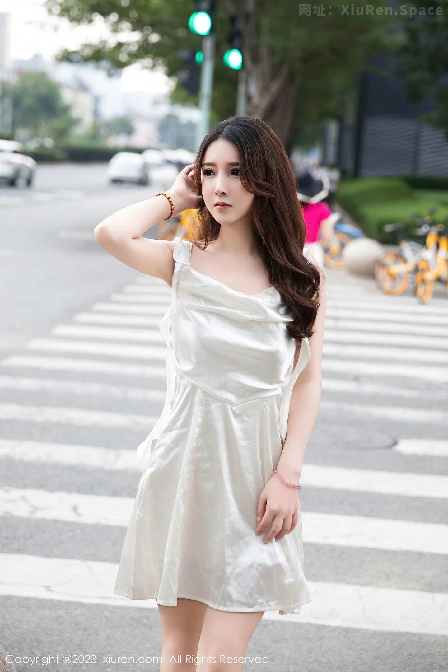 图片[3]-[XiuRen秀人网]VOL.7558 模特林煊煊脱性感白色连衣短裙露白色内衣秀完美身材诱惑写真70P-秀人网官方网站